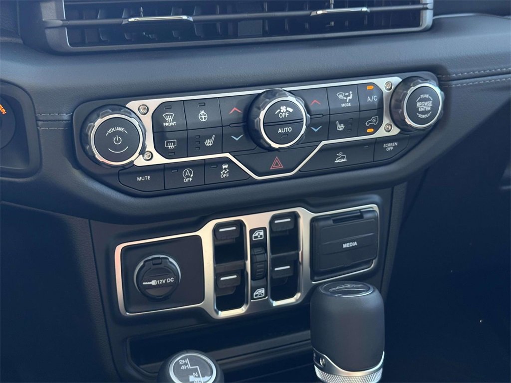 New 2025 Jeep Gladiator High Tide image 19