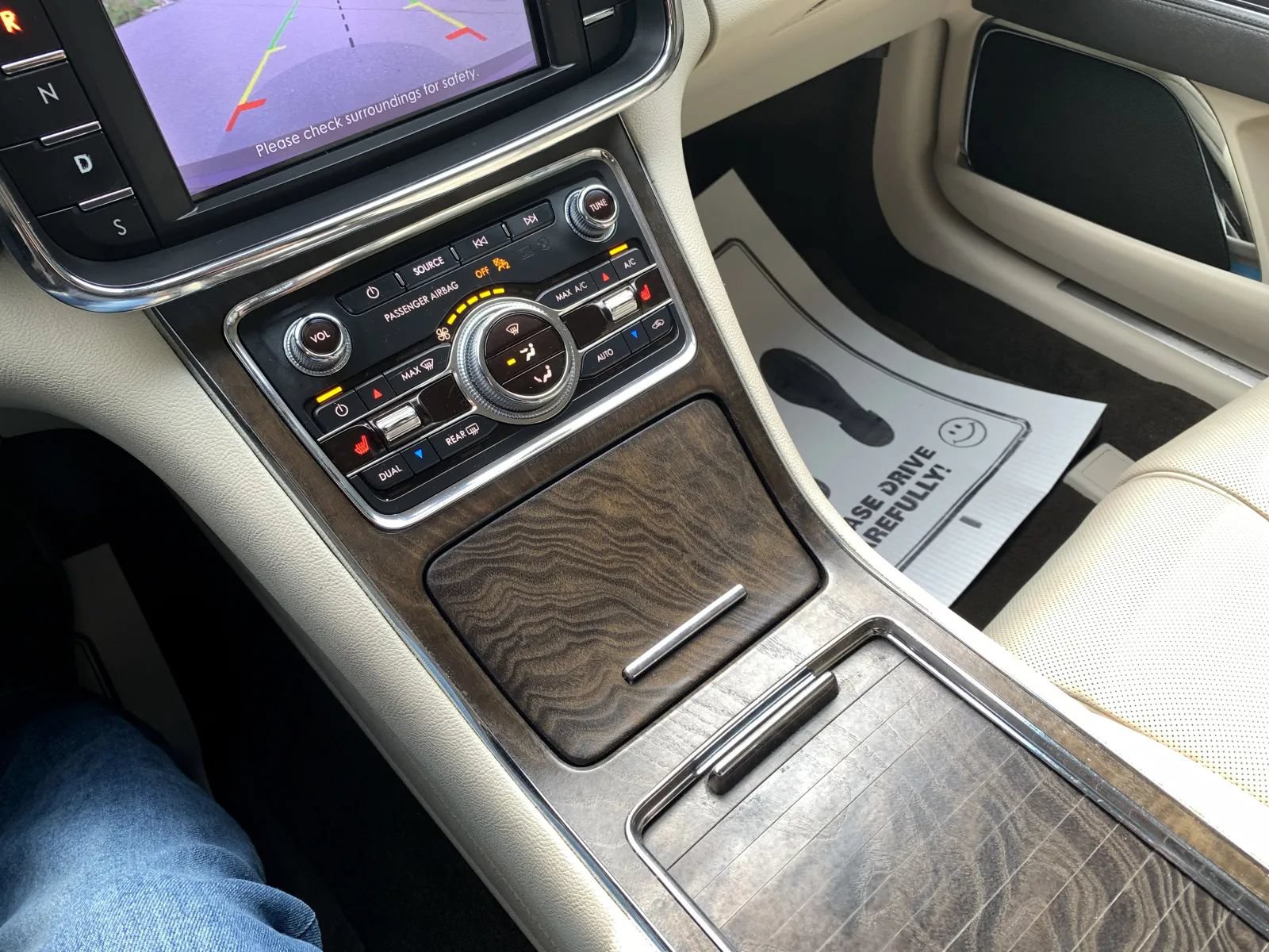 Used 2020 Lincoln Continental w/ Premium Package FWD image 16
