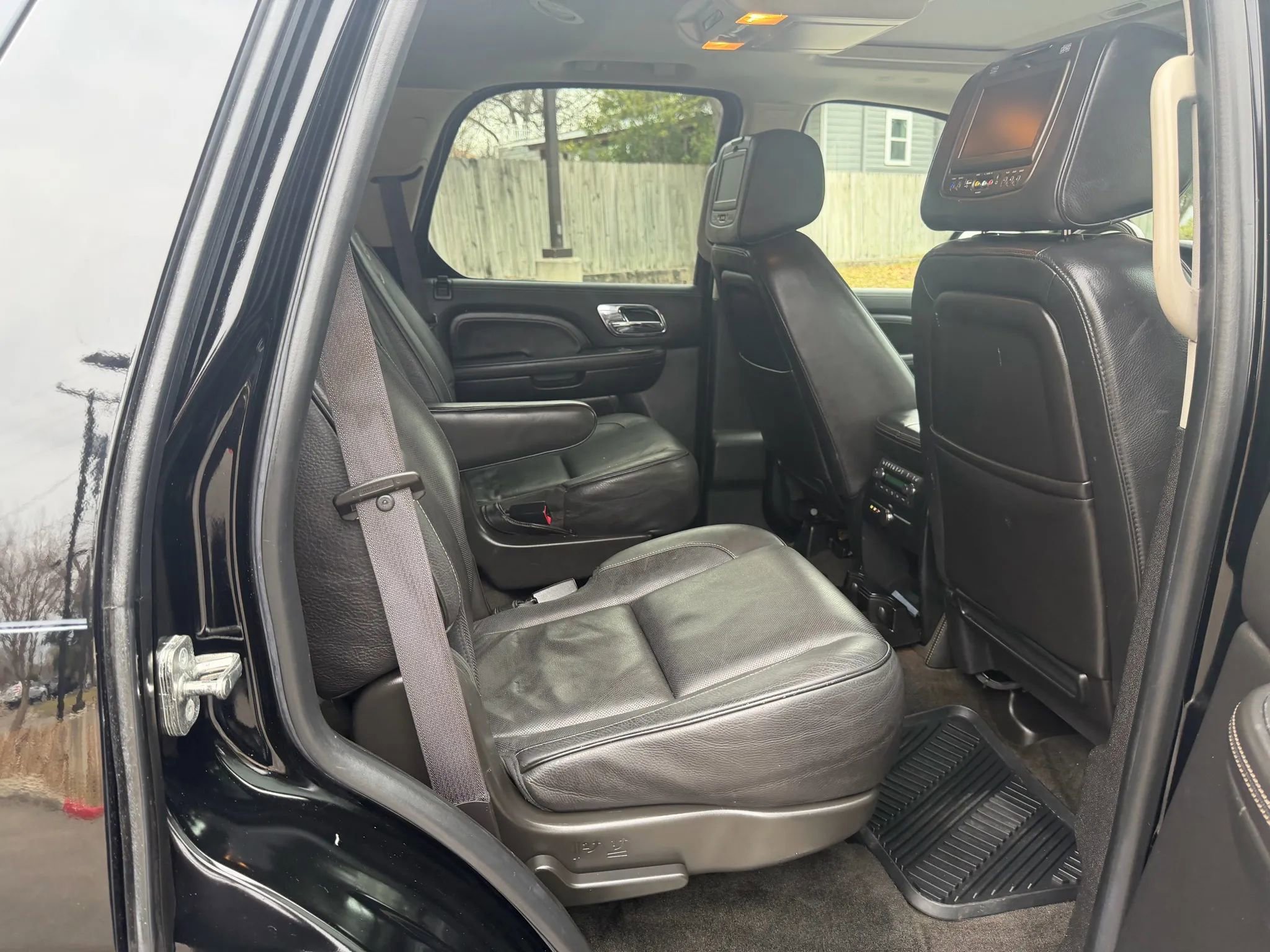 Used 2014 Cadillac Escalade Platinum image 12