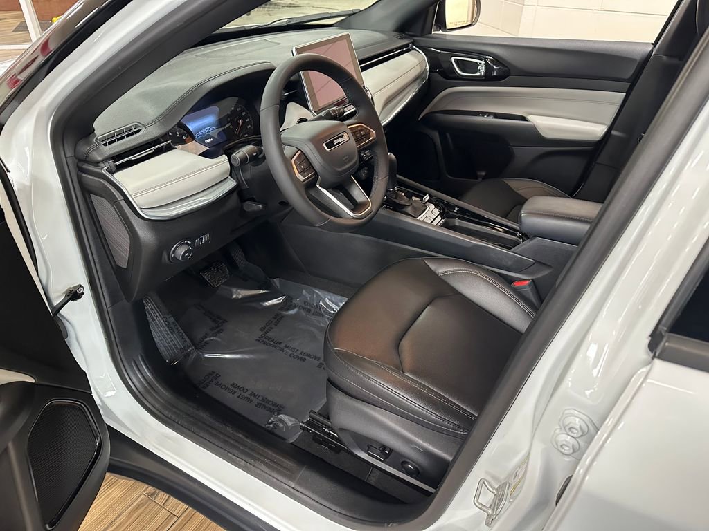 Certified 2024 Jeep Compass Limited AWD/4WD image 9