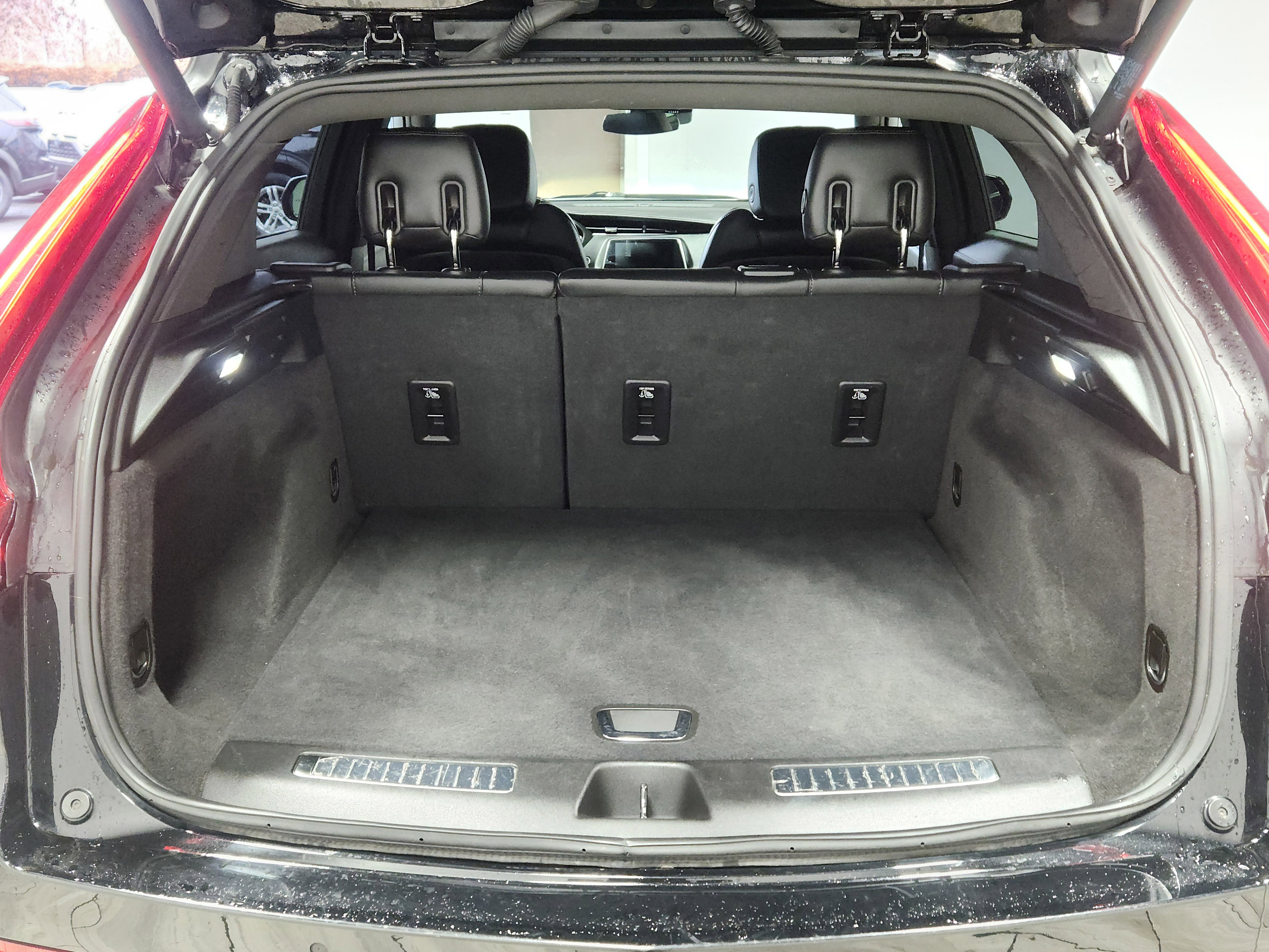 Used 2023 Cadillac XT4 Premium Luxury AWD/4WD image 14