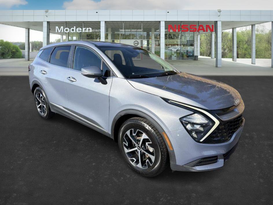 Used 2023 Kia Sportage EX image 3