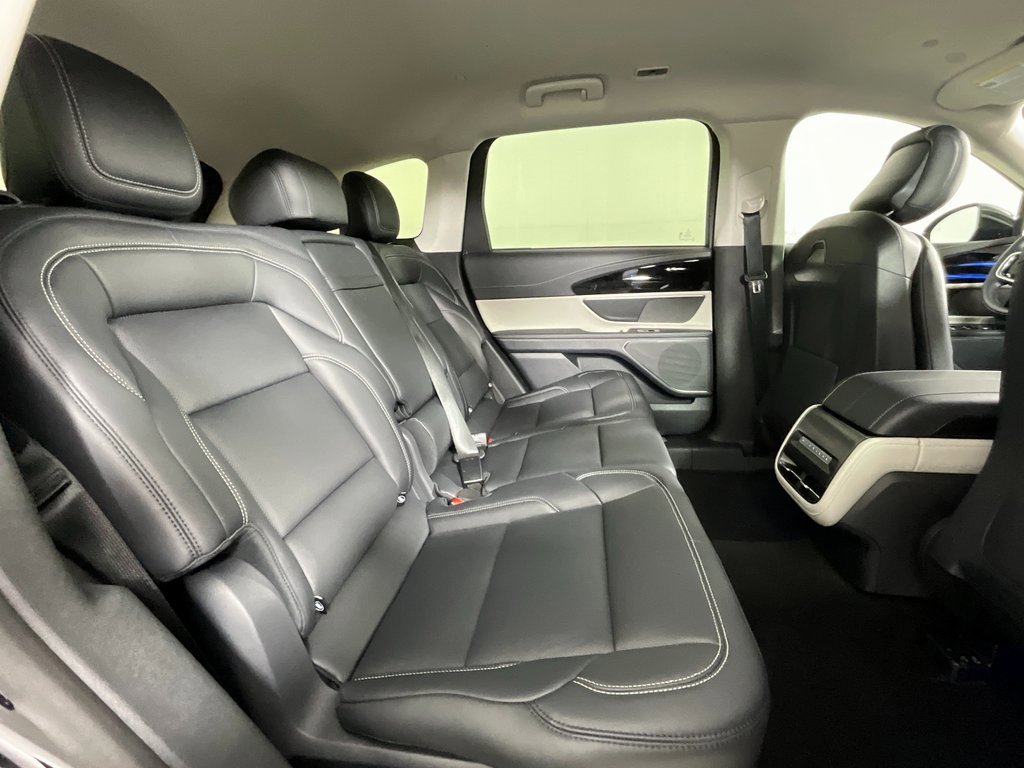 Used 2025 Lincoln Nautilus Premier image 23