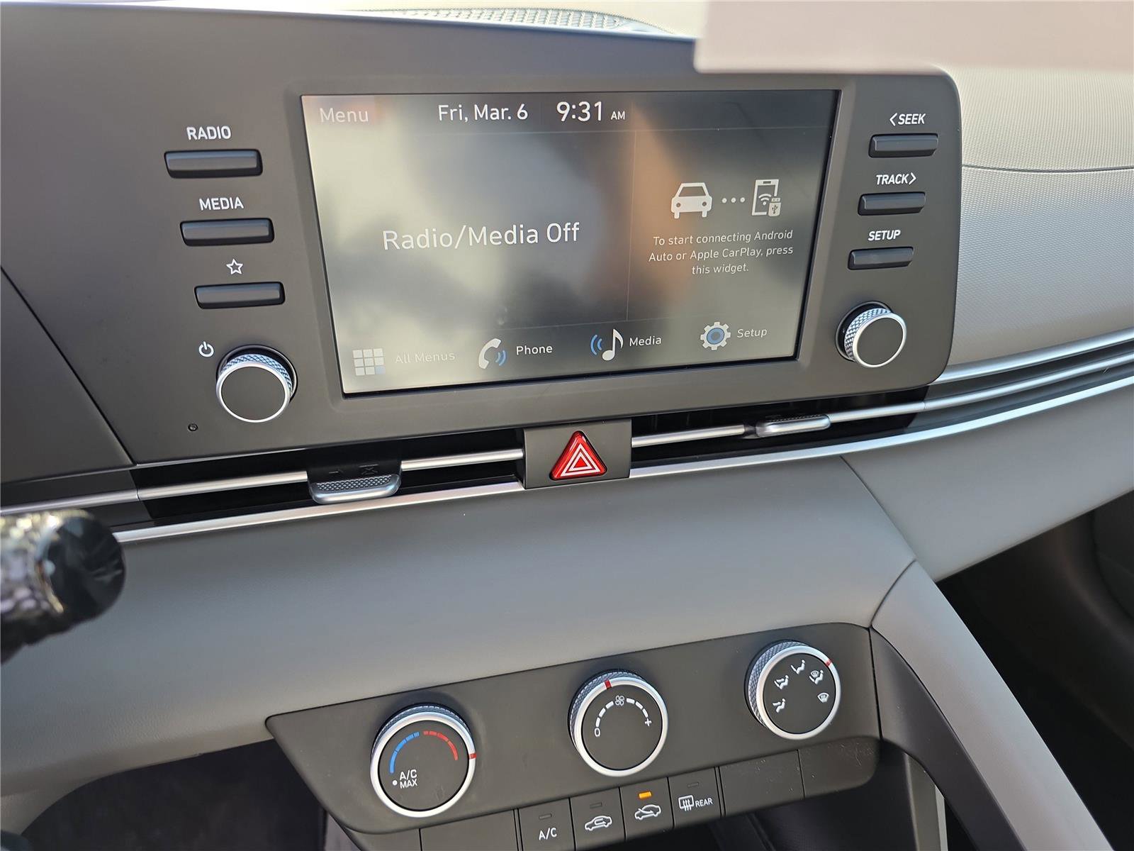 Certified 2024 Hyundai Elantra SE image 24