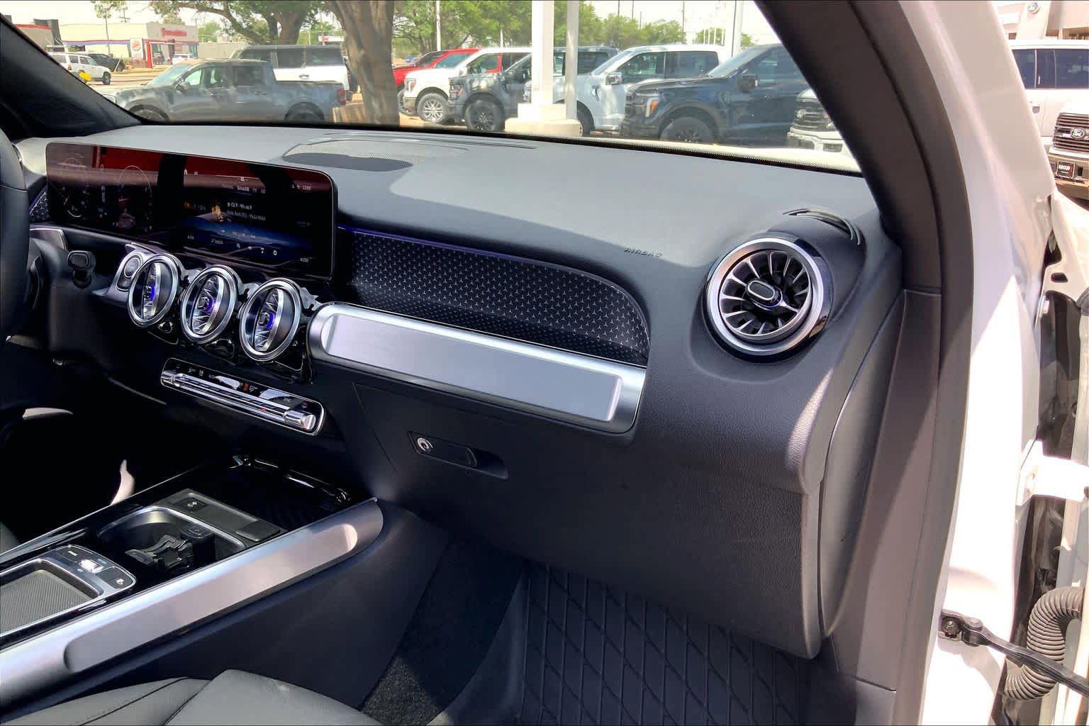 Used 2025 Mercedes-Benz GLB 250 4MATIC image 19