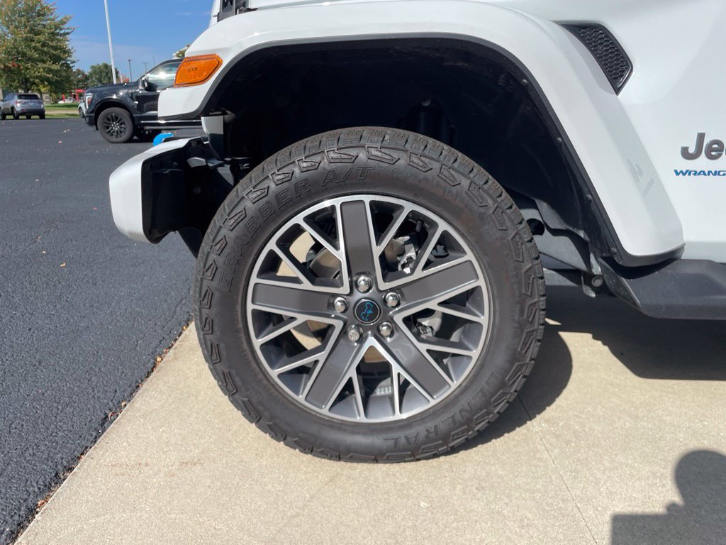 Used 2024 Jeep Wrangler High Altitude AWD/4WD image 16