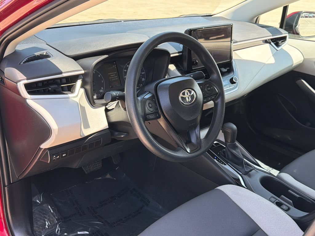 Used 2025 Toyota Corolla LE FWD image 18