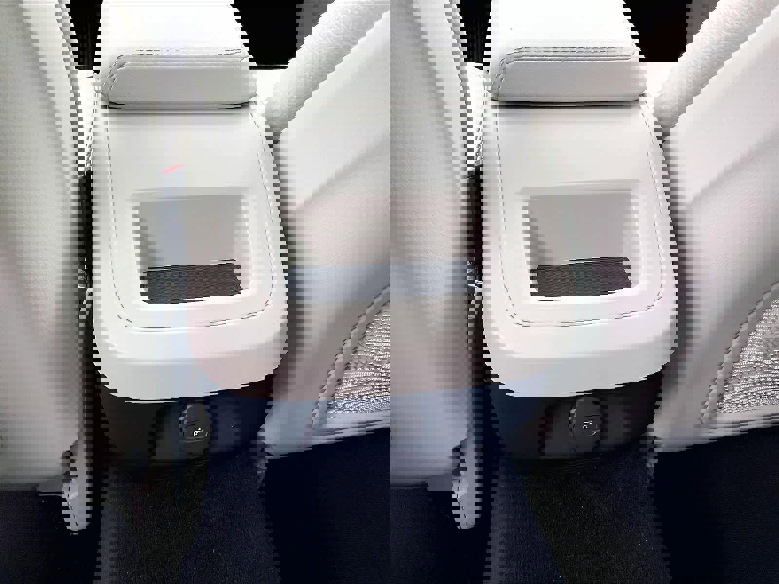 Used 2025 Volvo V60 B5 Cross Country Plus image 37