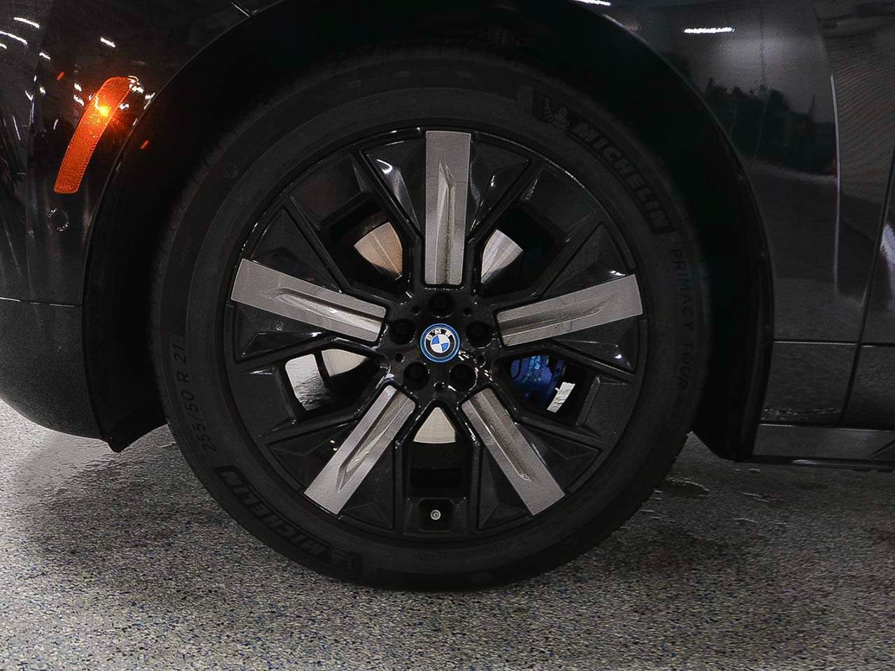 Used 2024 BMW iX M60 w/ Luxury Package AWD/4WD image 5