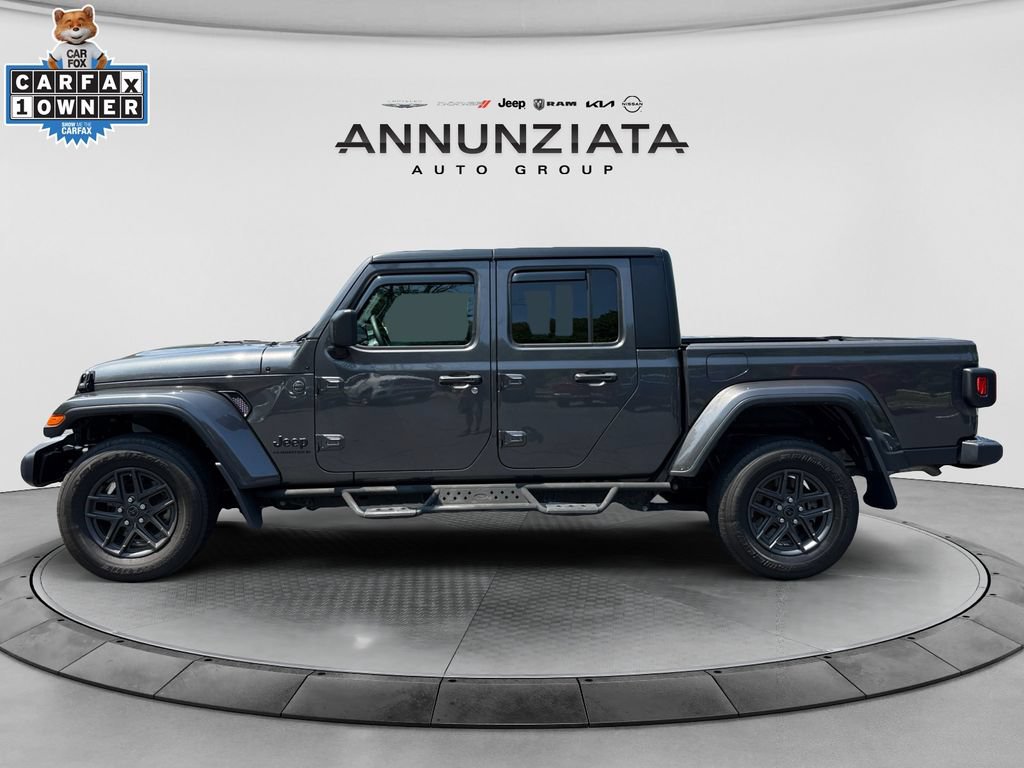 Used 2025 Jeep Gladiator Sport AWD/4WD image 2