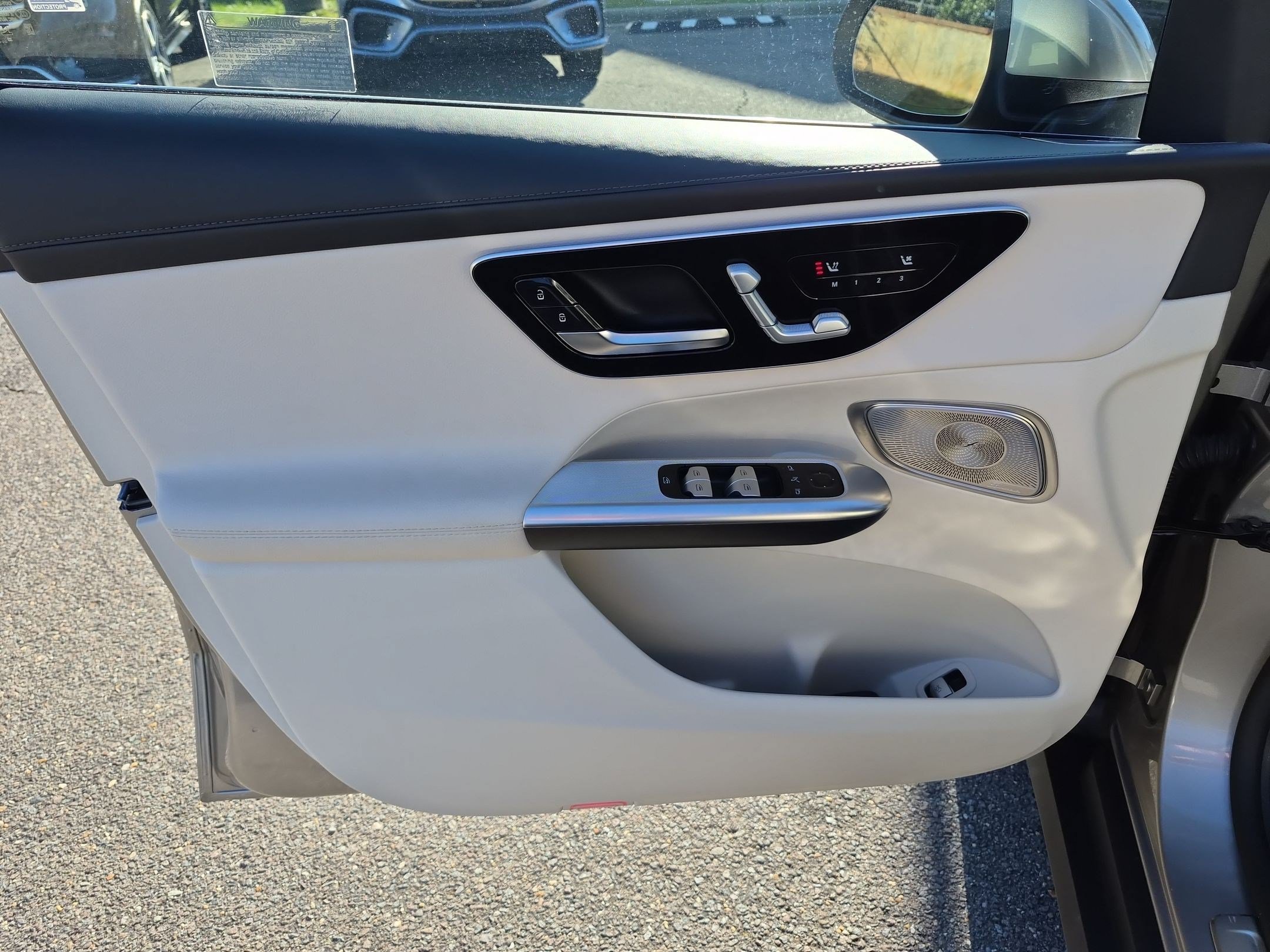 Used 2024 Mercedes-Benz GLC 300 4MATIC image 12