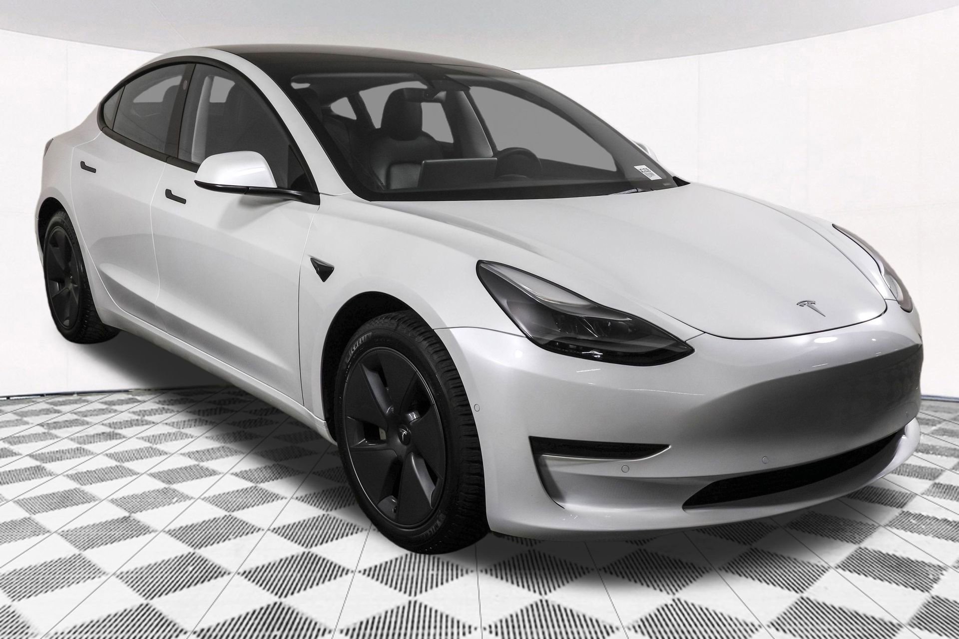 Used 2021 Tesla Model 3 Standard Range Plus image 10