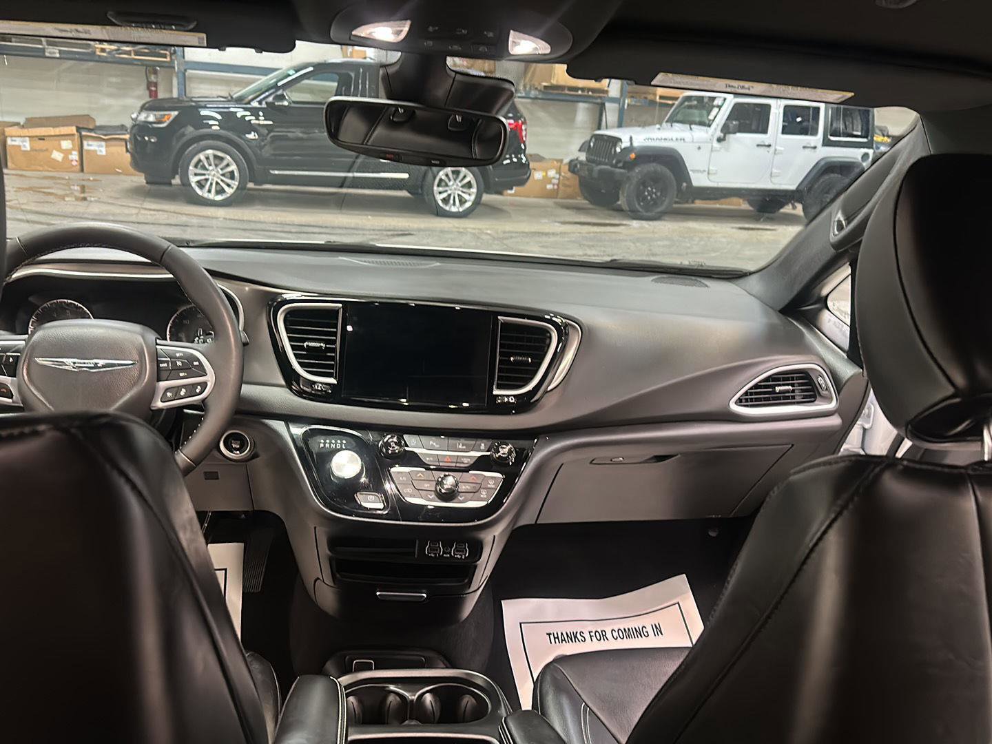 Used 2025 Chrysler Pacifica Select FWD image 27