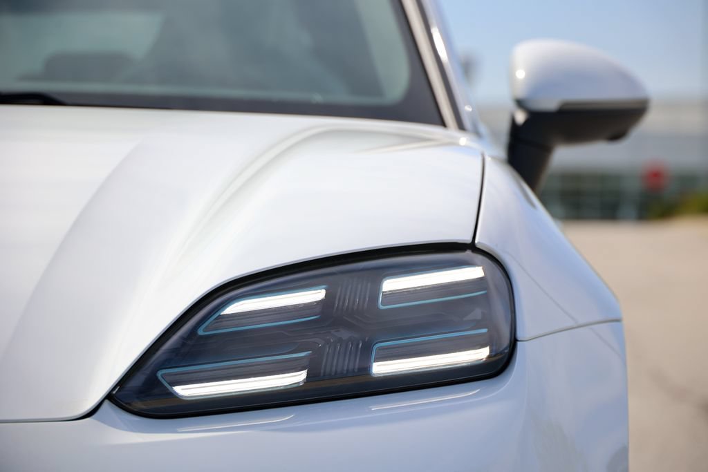 New 2026 Porsche Macan 4 Electric AWD/4WD image 39