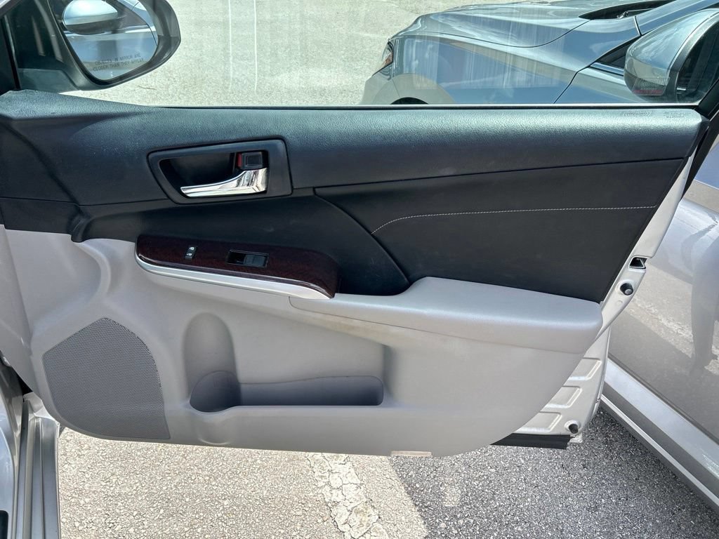 Used 2014 Toyota Camry XLE w/ Leather Package FWD image 38