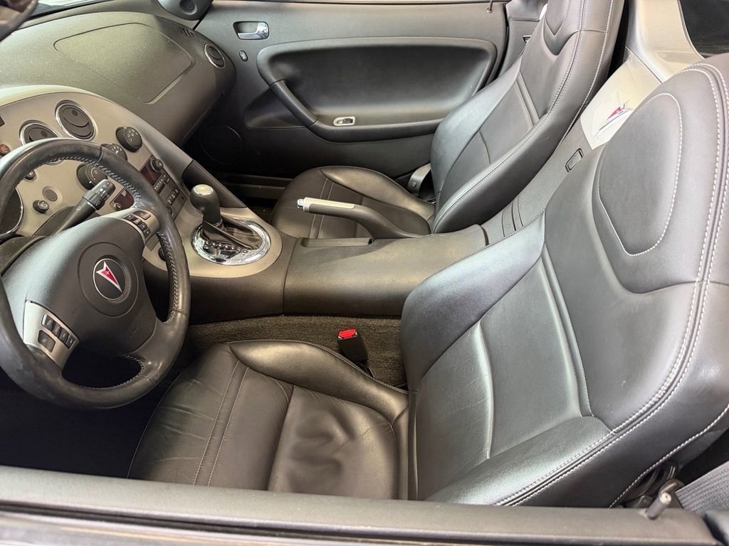 Used 2007 Pontiac Solstice Convertible w/ Premium Package image 10