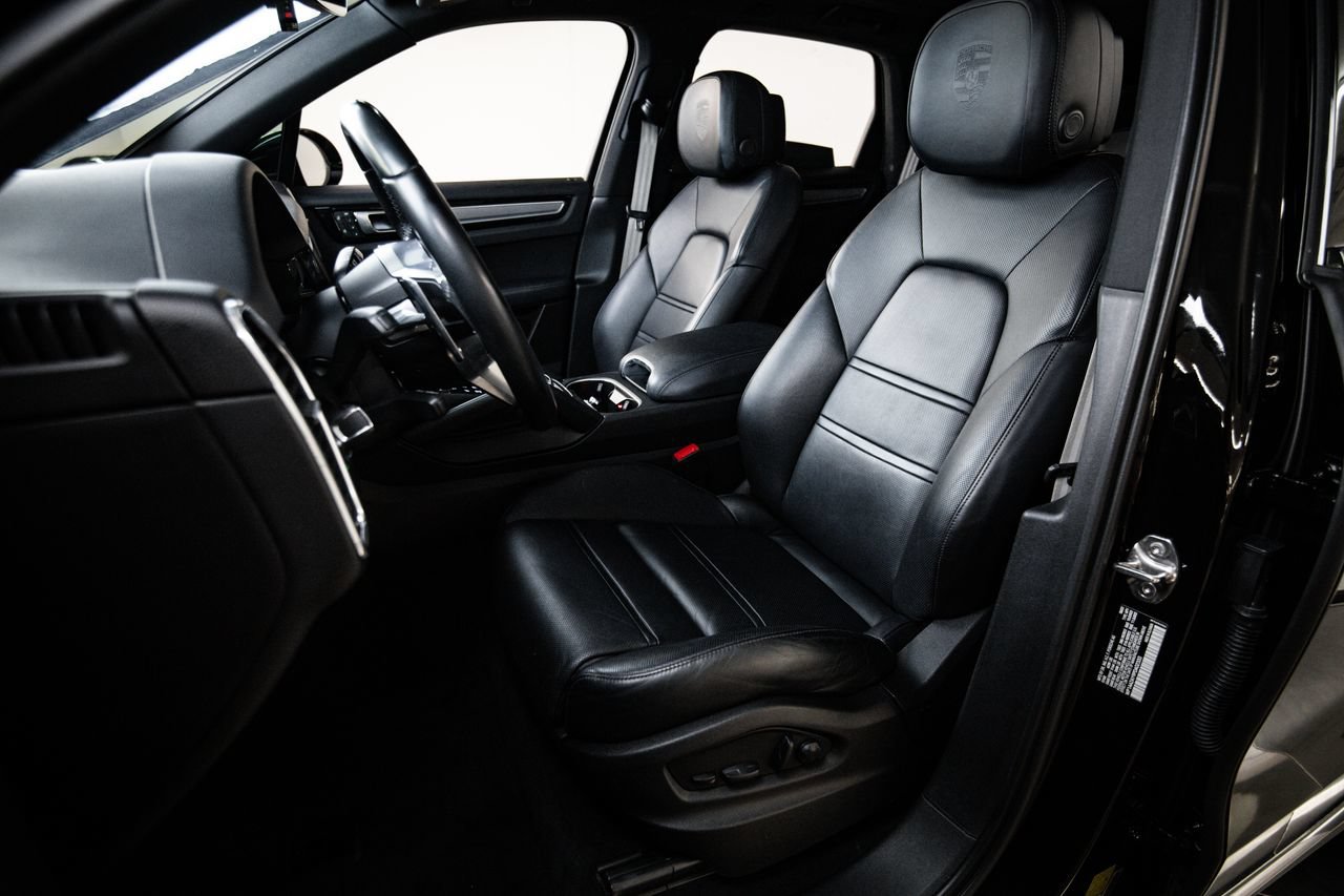 Used 2023 Porsche Cayenne Platinum Edition AWD/4WD image 5