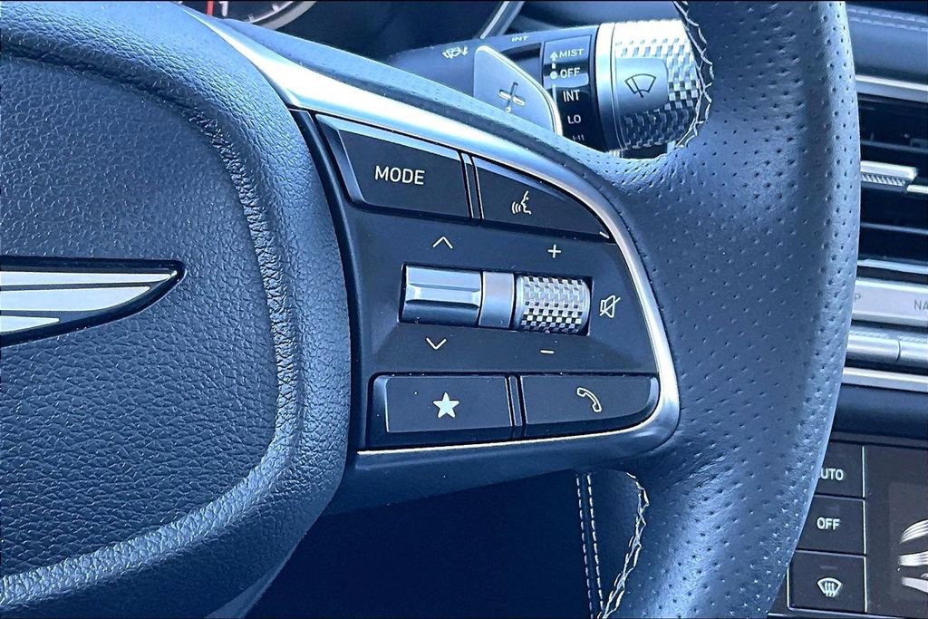 Used 2025 Genesis G70 2.5T image 11