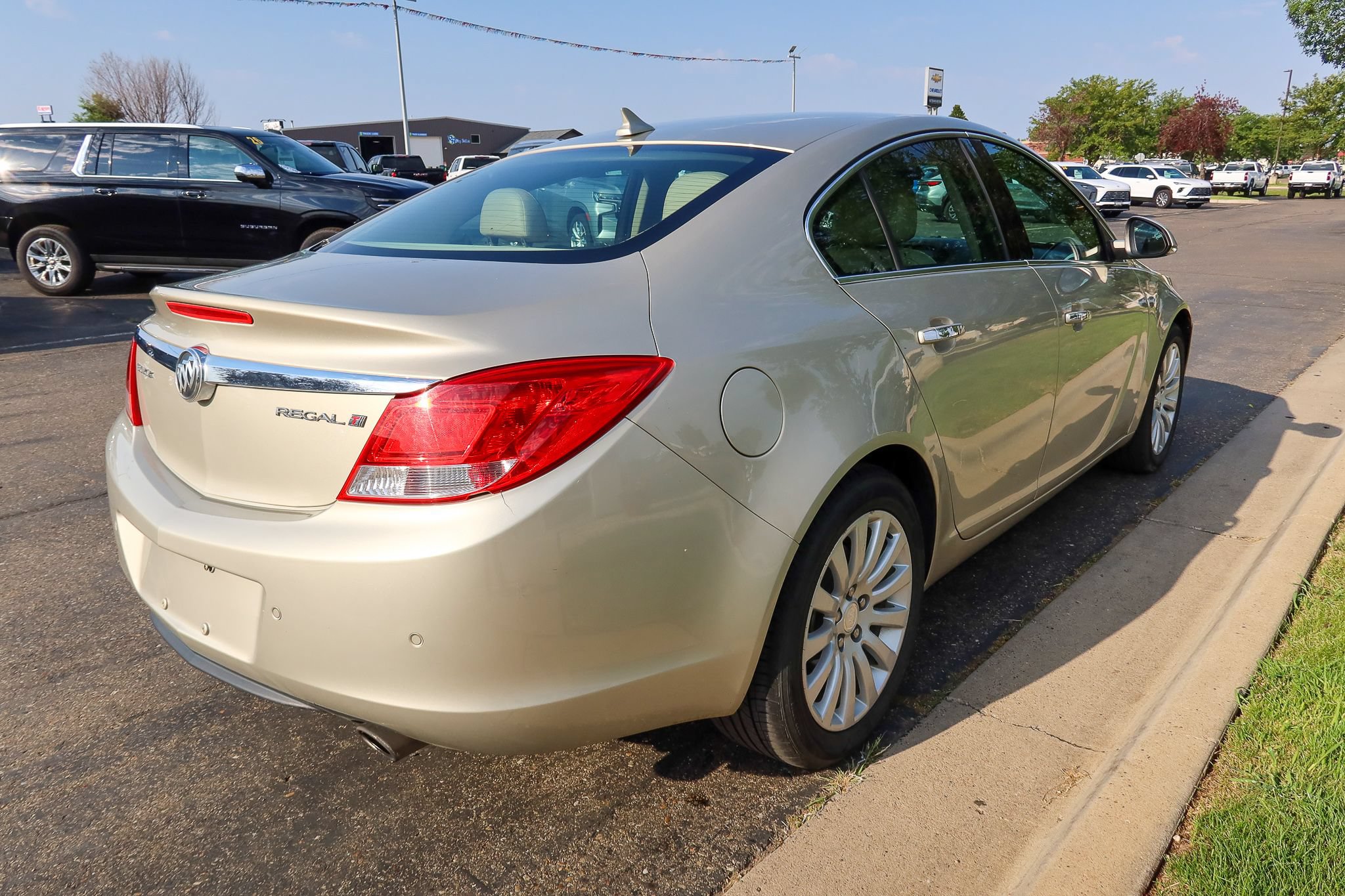 Used 2013 Buick Regal Premium FWD image 7