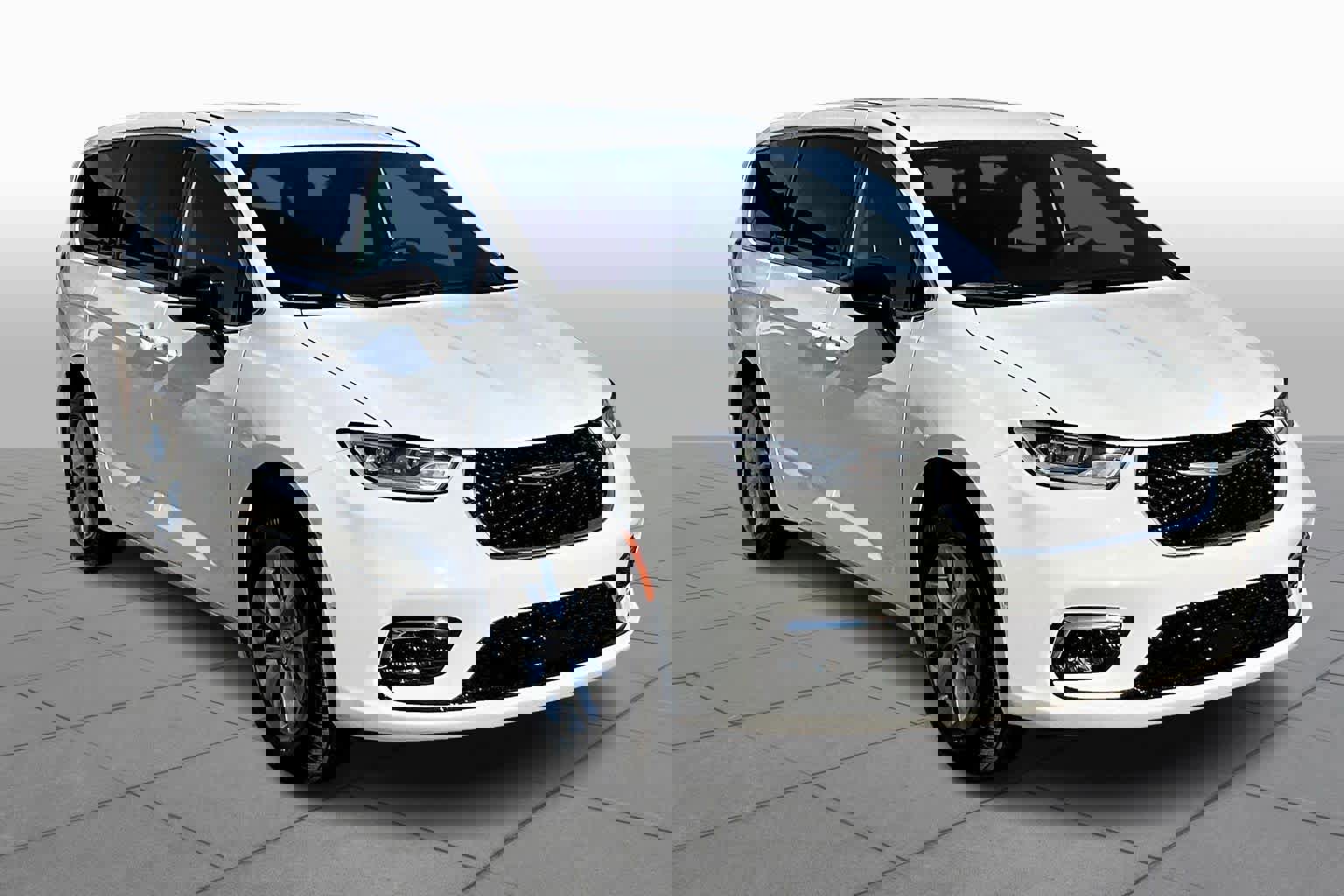 New 2026 Chrysler Pacifica Select image 2