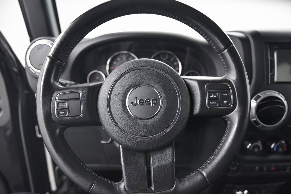 Used 2018 Jeep Wrangler Unlimited Sahara image 16