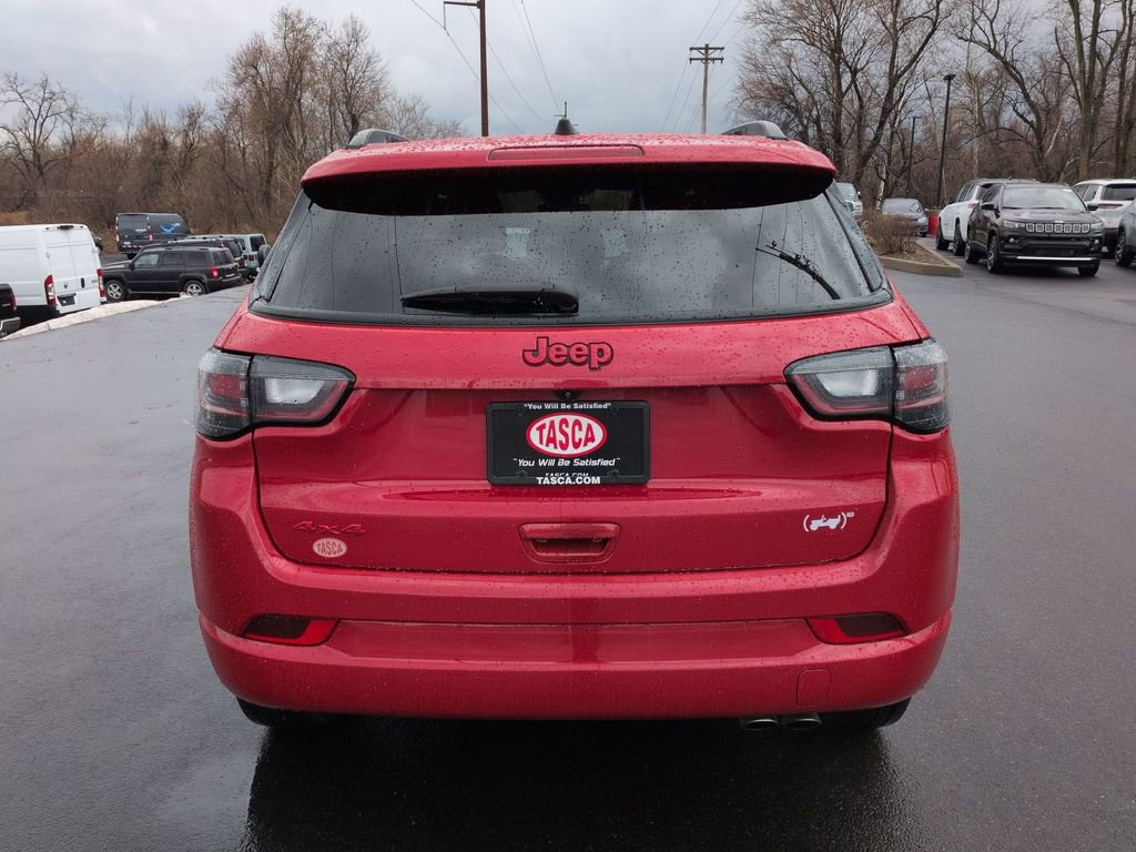 Used 2022 Jeep Compass Limited w/ (RED) Package image 4