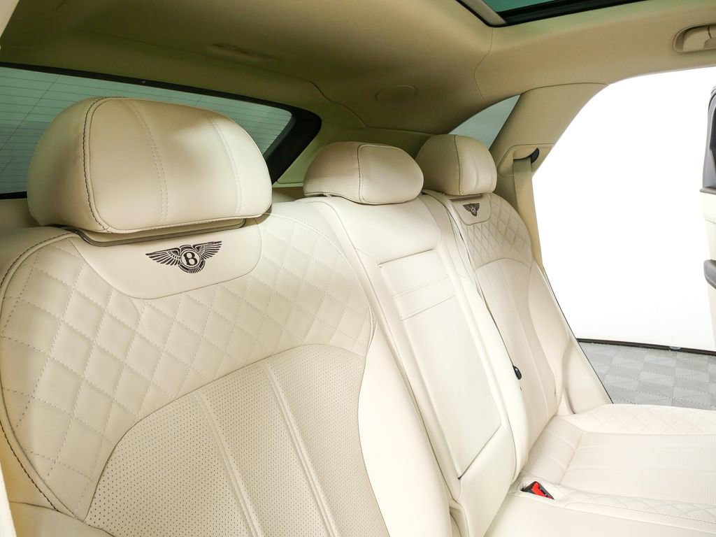 Used 2017 Bentley Bentayga image 23