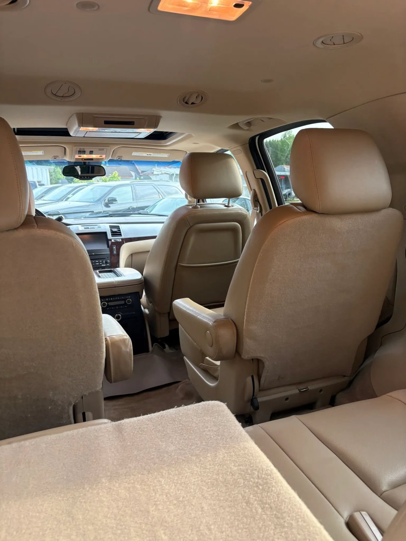 Used 2011 Cadillac Escalade Premium AWD/4WD image 36