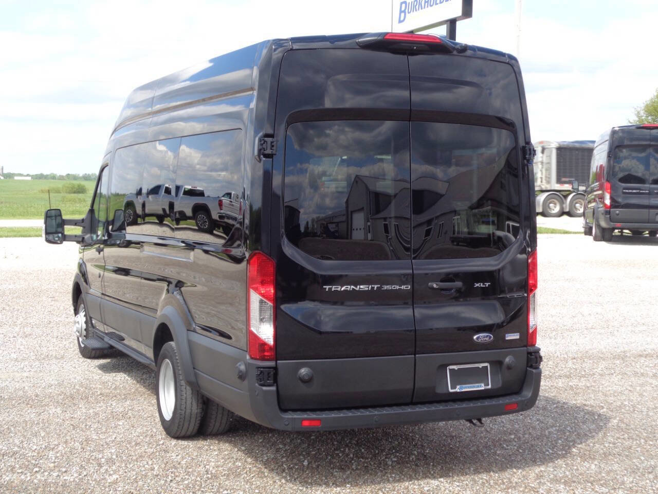 Used 2024 Ford Transit 350 XLT RWD image 8