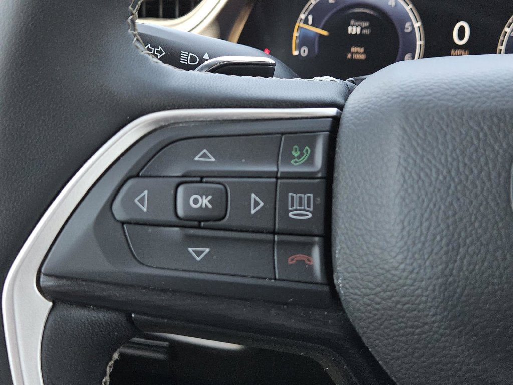 Used 2025 Jeep Grand Cherokee Altitude AWD/4WD image 18