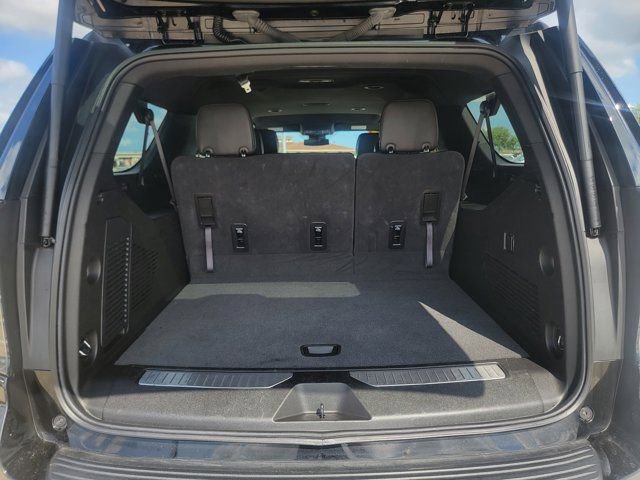 Used 2025 Chevrolet Suburban Z71 AWD/4WD image 31