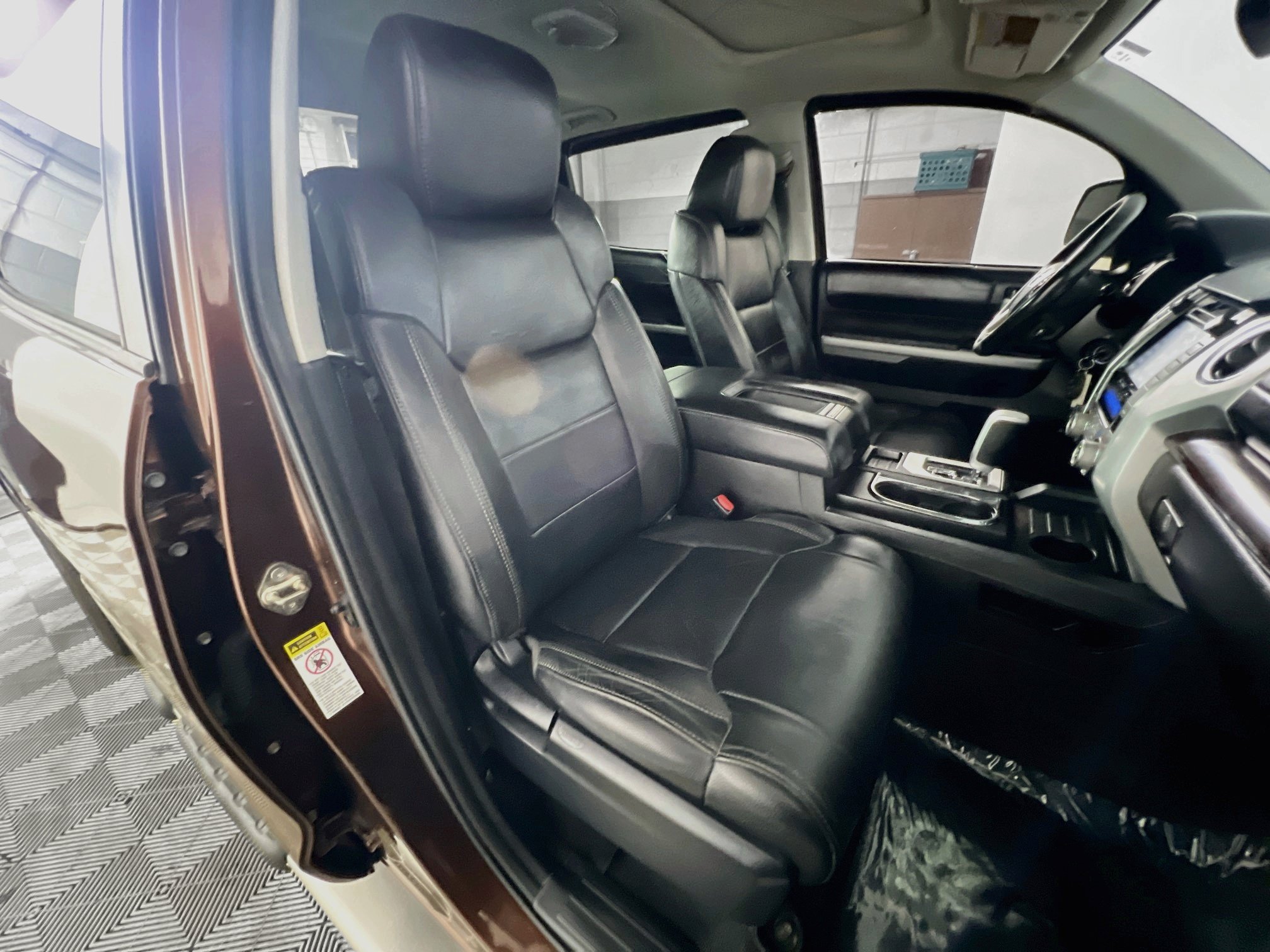 Used 2016 Toyota Tundra Limited w/ Limited Premium Package AWD/4WD image 30