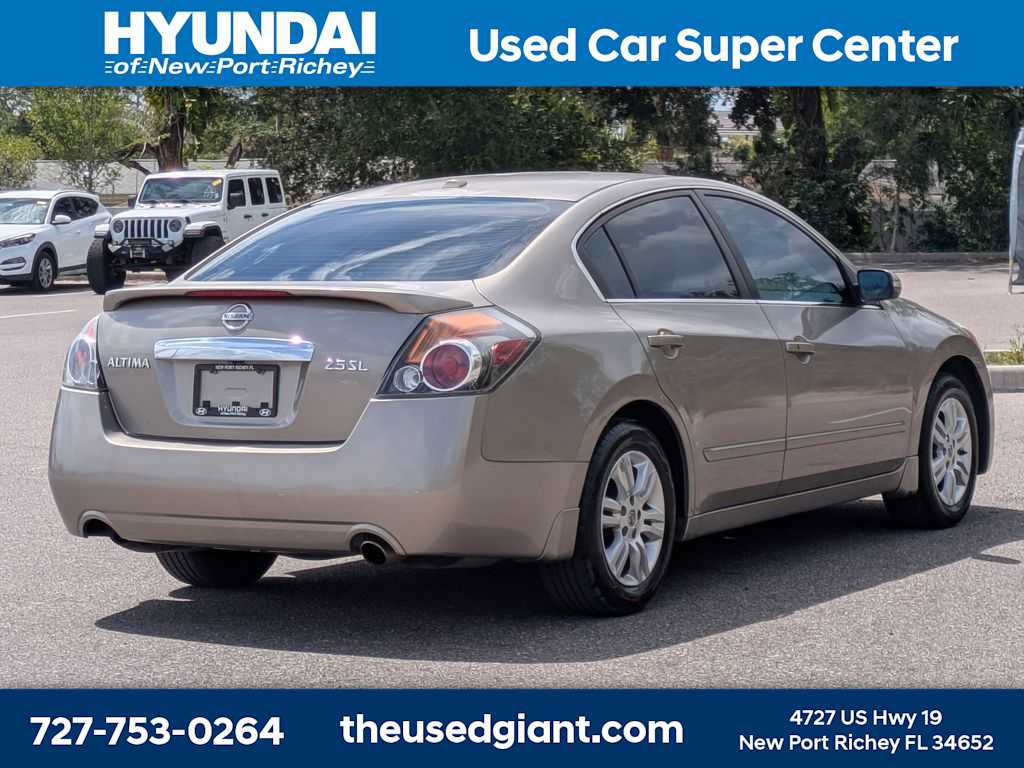Used 2011 Nissan Altima 2.5 SL w/ Technology Pkg FWD image 5