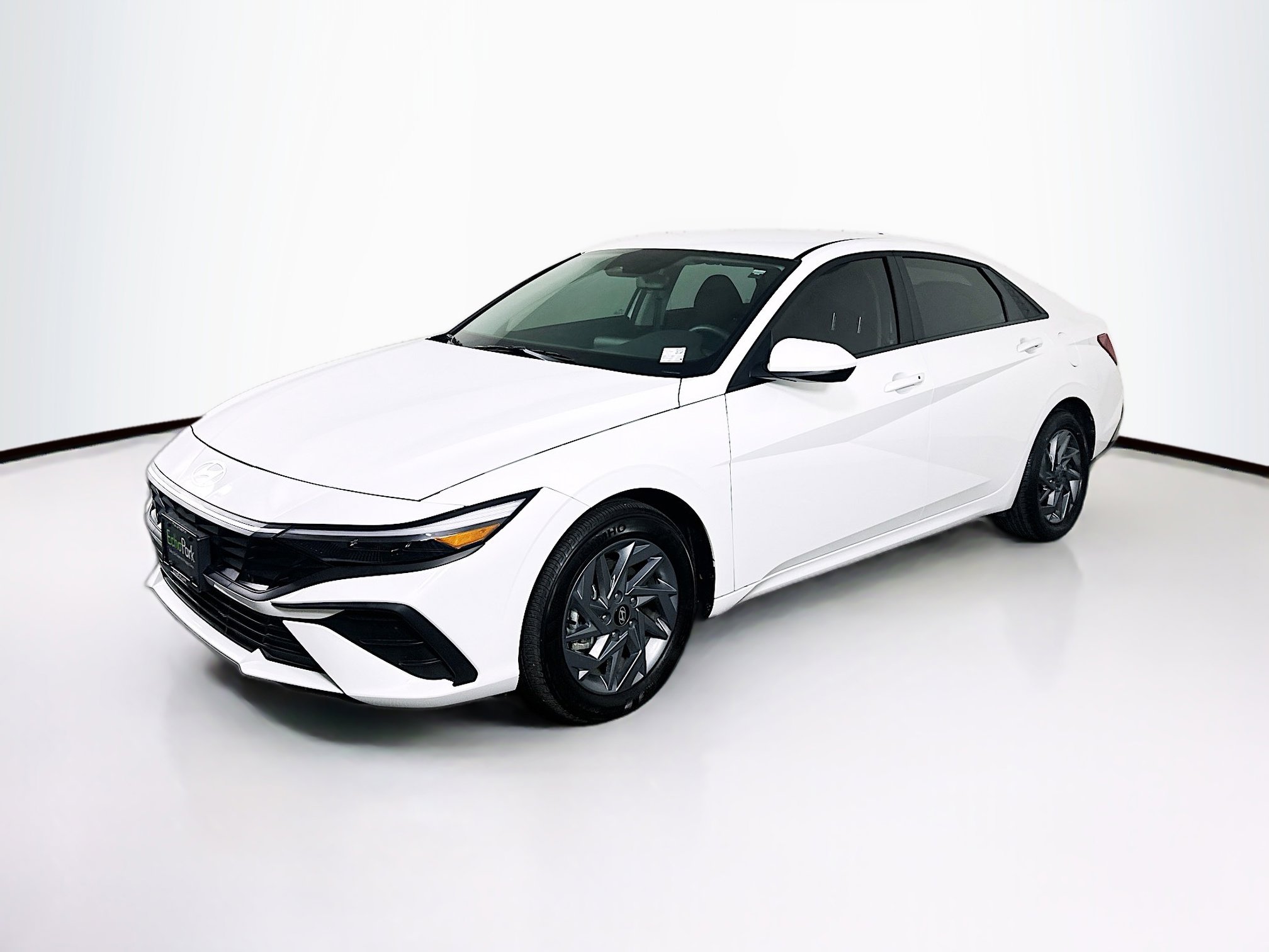 Used 2025 Hyundai Elantra Blue image 3