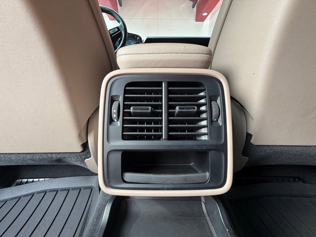 Used 2022 Porsche Taycan image 27