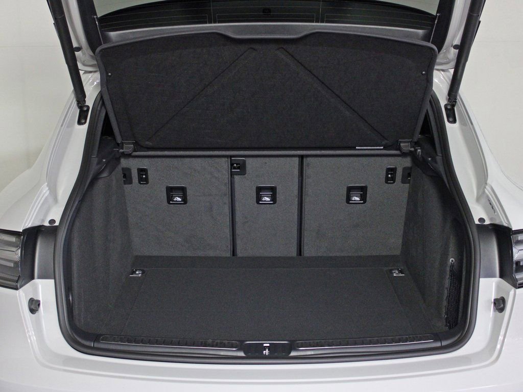 Certified 2026 Porsche Macan image 14
