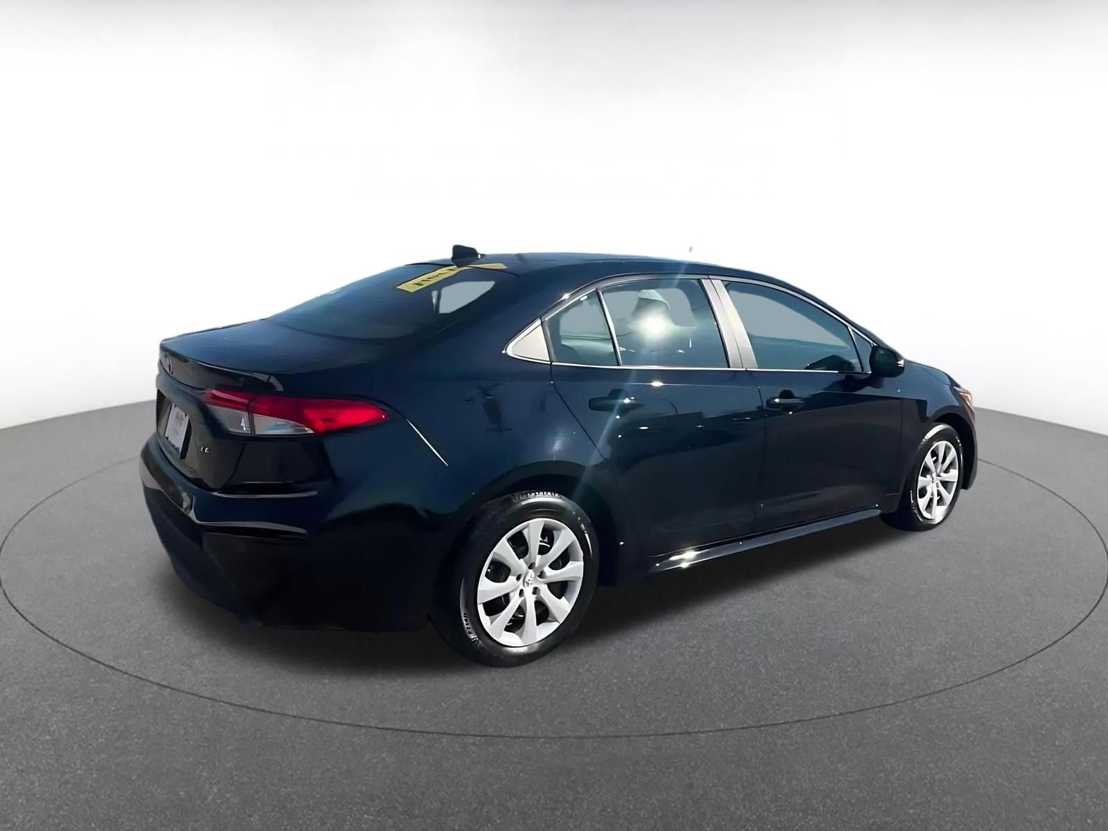 Used 2025 Toyota Corolla LE image 15