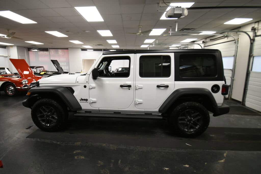 Used 2025 Jeep Wrangler Sport S image 5