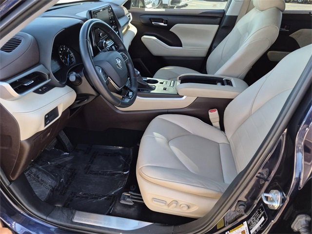 Used 2020 Toyota Highlander XLE image 20