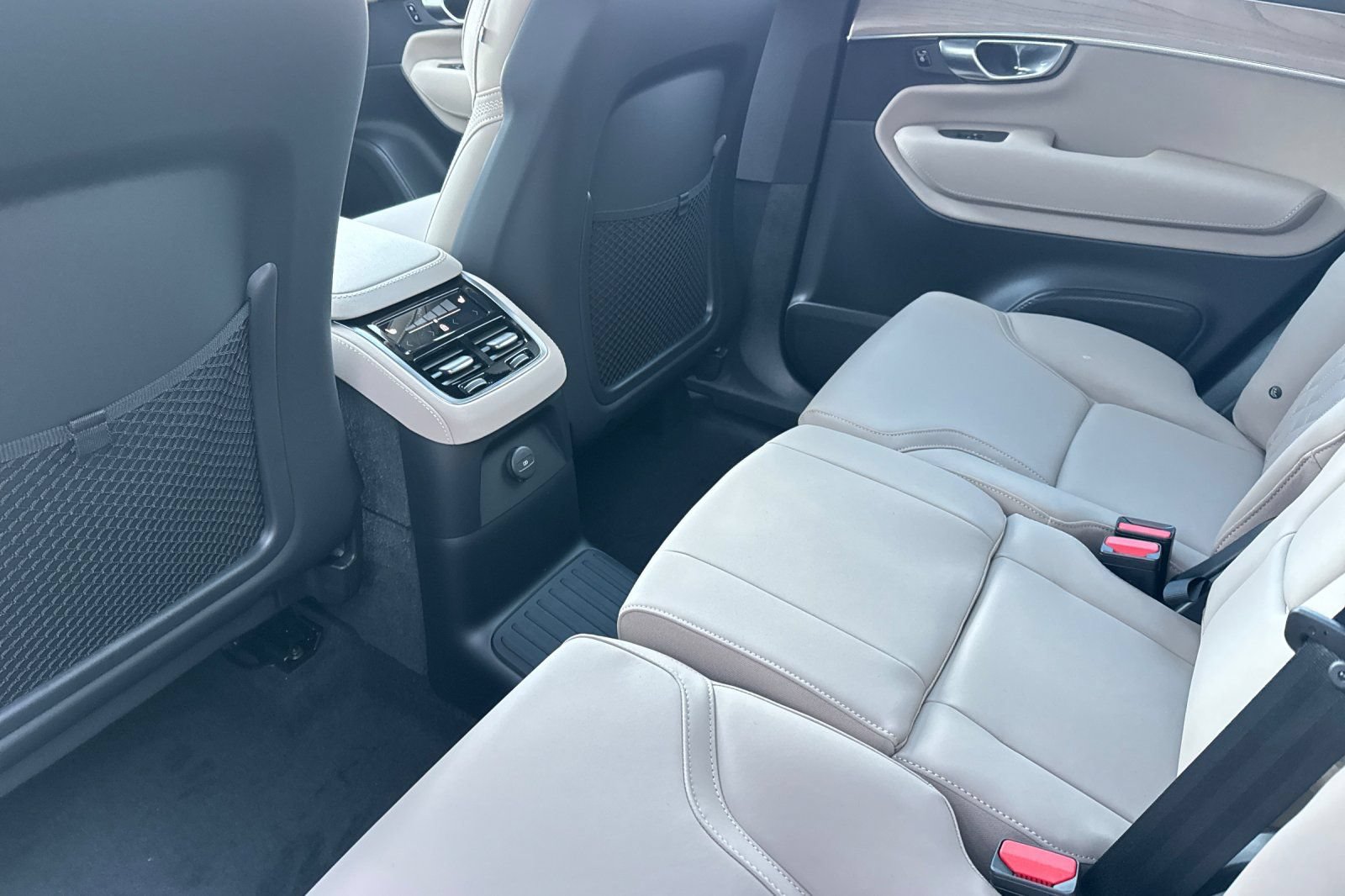 Used 2026 Volvo XC90 T8 Plus w/ Protection Package Premier AWD/4WD image 12