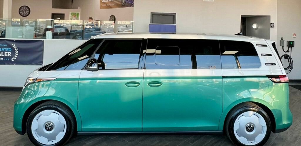 Used 2025 Volkswagen ID. Buzz 1st Edition image 2