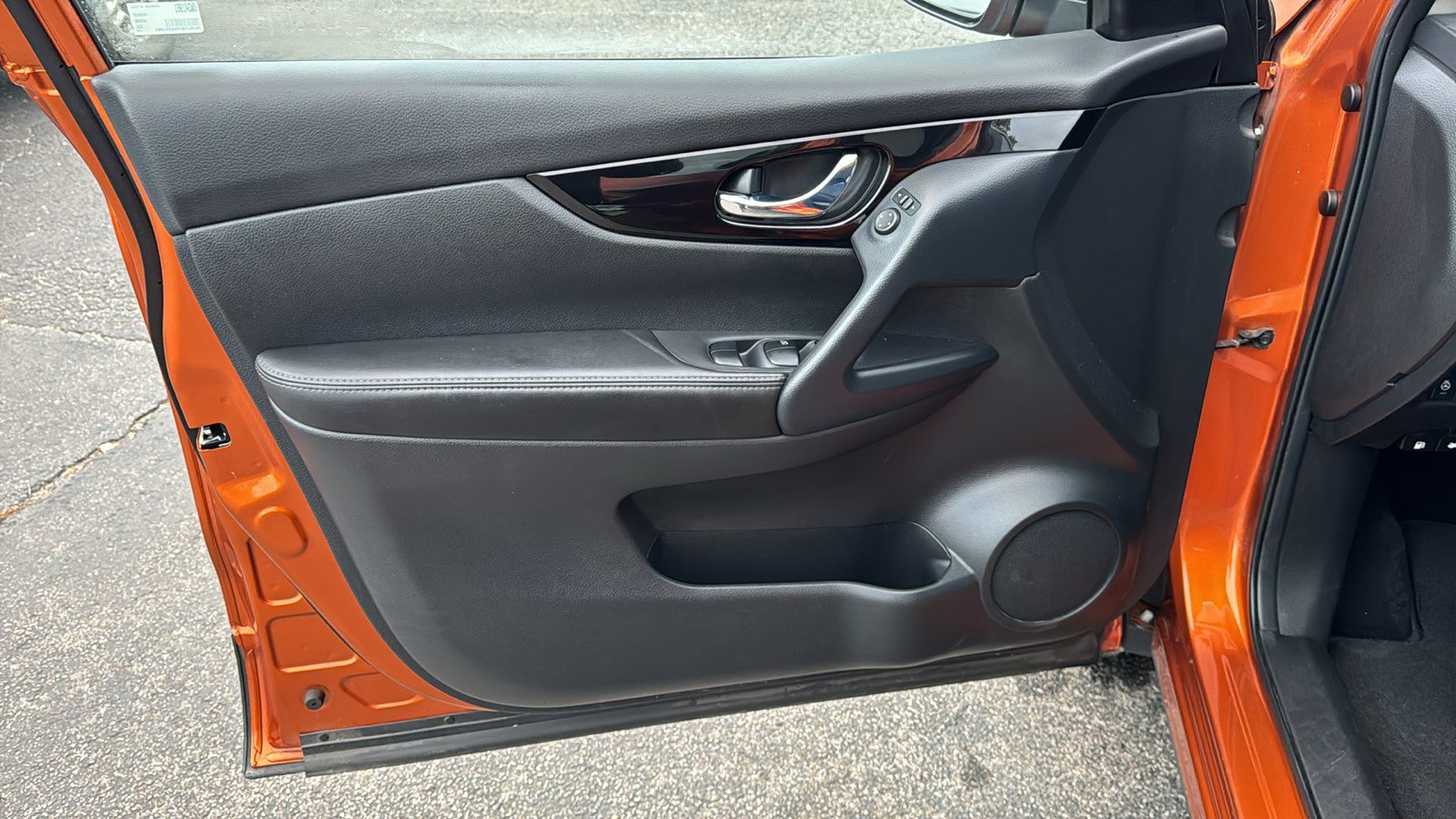 Used 2022 Nissan Rogue Sport SV image 11