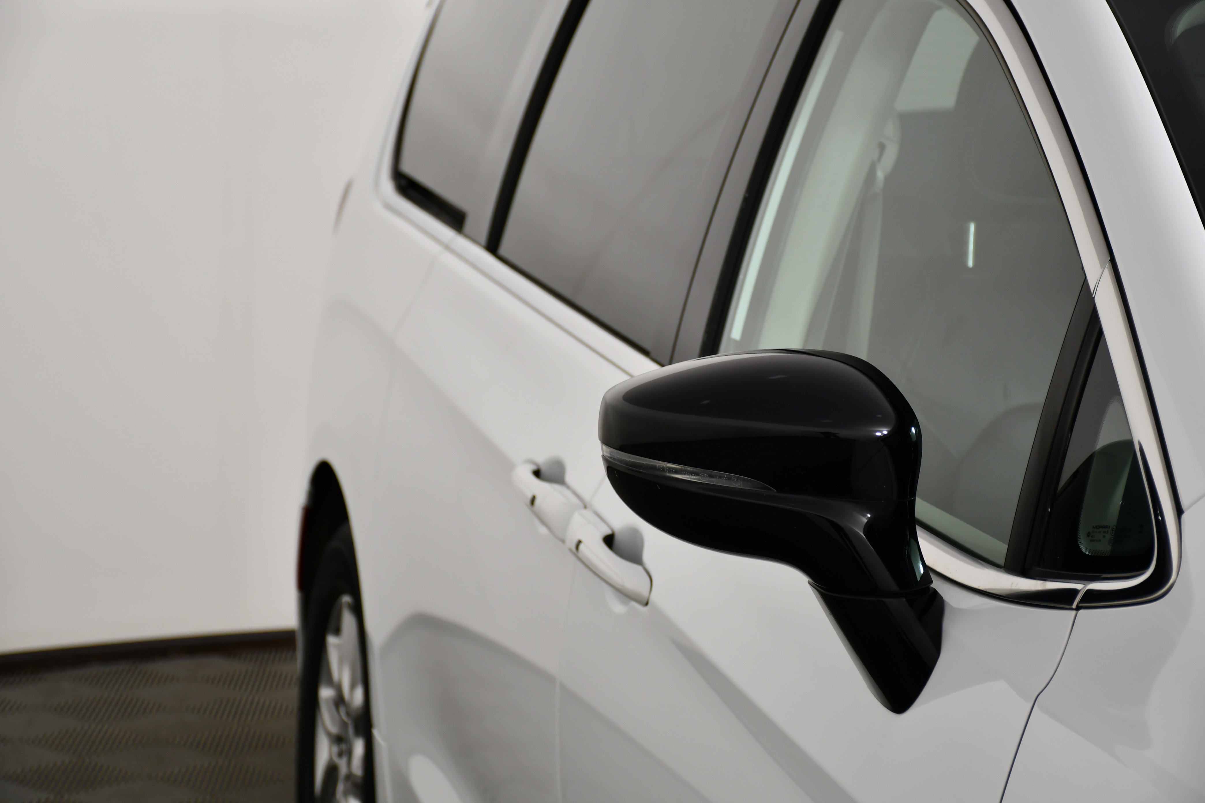 Used 2024 Chrysler Pacifica Touring-L image 14