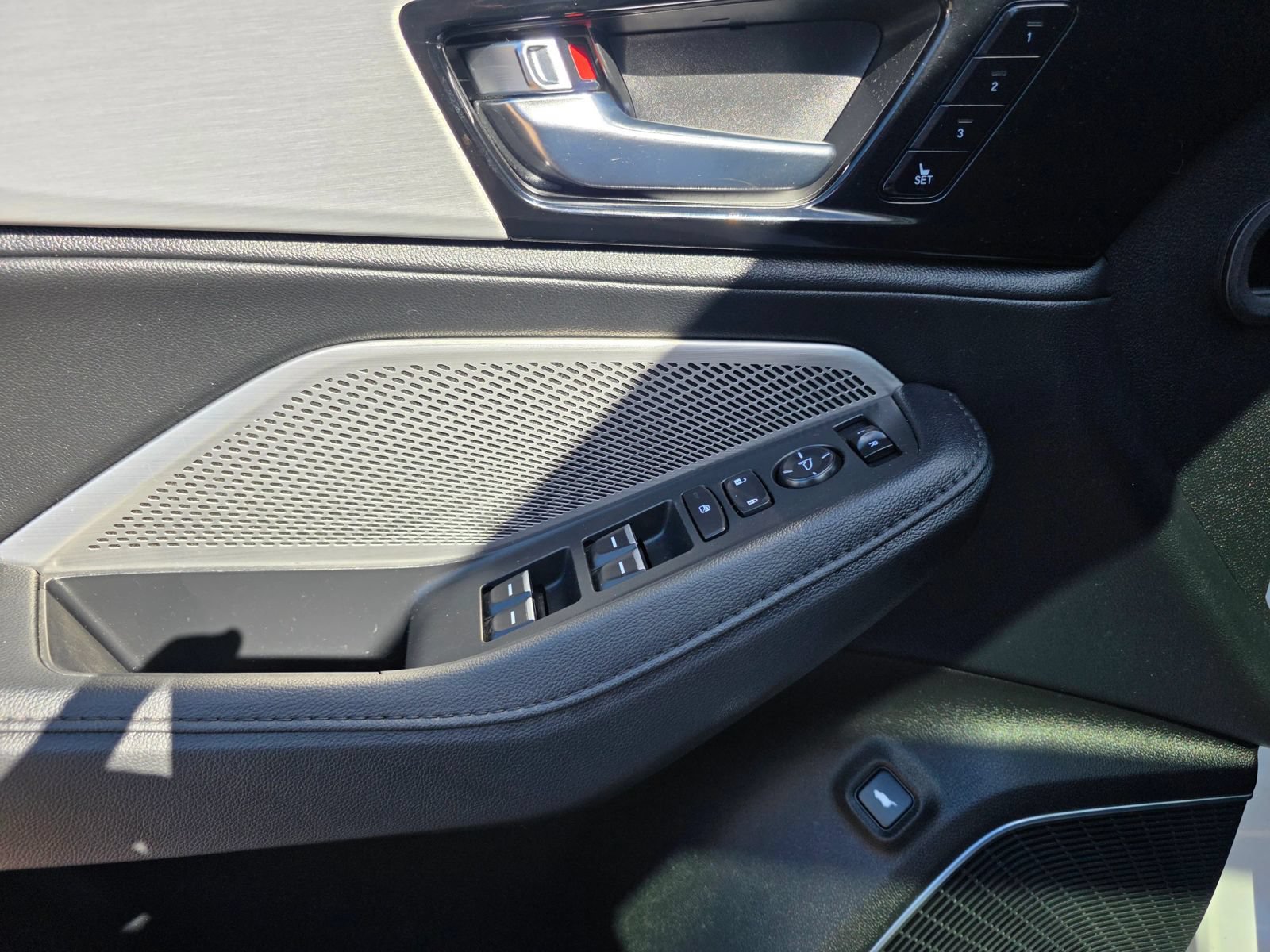 Used 2023 Acura MDX SH-AWD image 14