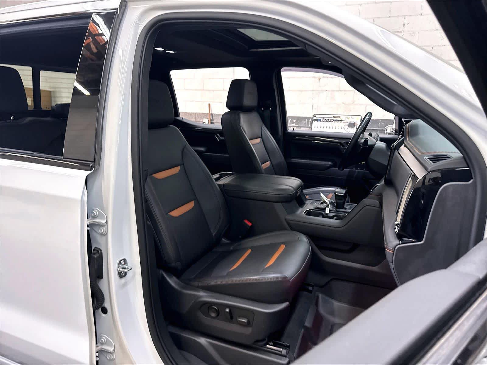 Used 2023 GMC Sierra 1500 AT4 w/ AT4 Premium Package AWD/4WD image 10