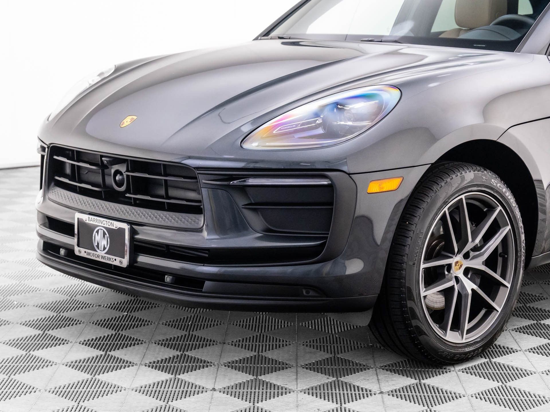 Certified 2025 Porsche Macan image 33