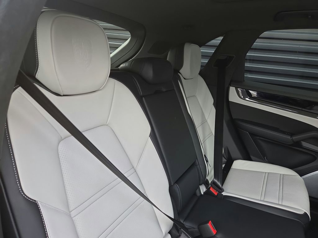 New 2026 Porsche Cayenne GTS AWD/4WD image 21