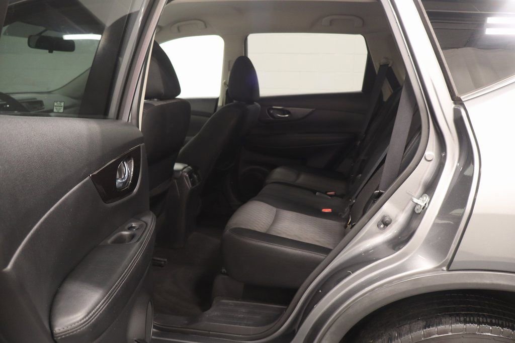 Used 2018 Nissan Rogue SV image 13