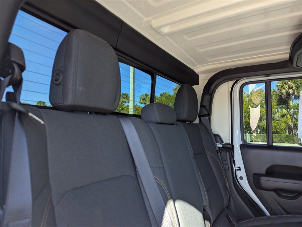Used 2024 Jeep Gladiator Sport image 14