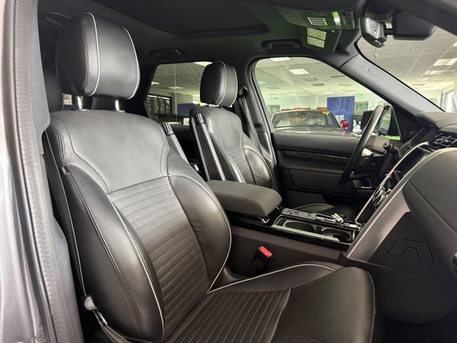 Used 2019 Land Rover Discovery HSE image 10